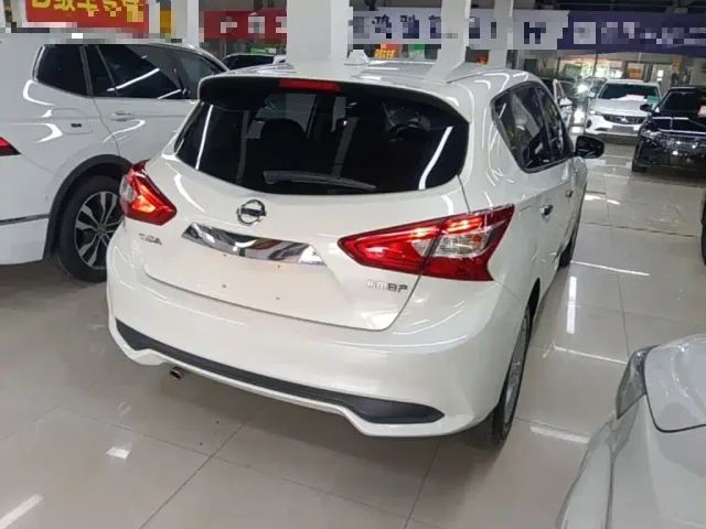 Nissan Tiida — Фото автомобиля 6