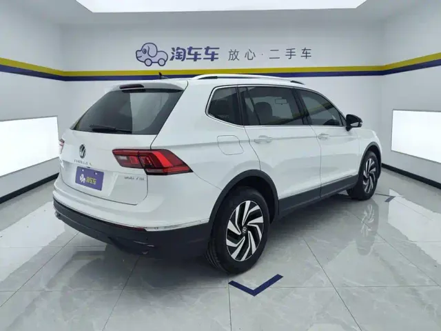 Volkswagen Tiguan L — Фото автомобиля 3