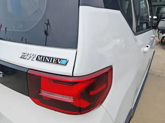 Wuling Hongguang Mini EV — Фото автомобиля 7