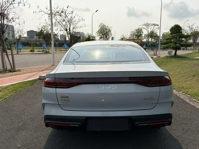 BYD Qin L — Фото автомобиля 21