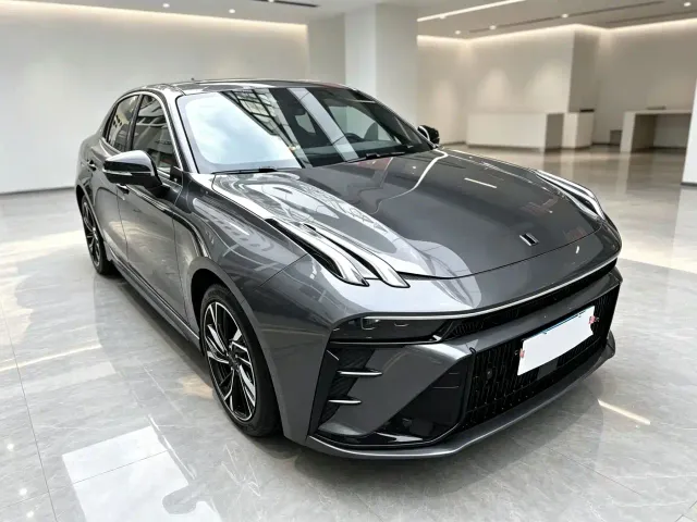 Lynk & Co 03 — Фото автомобиля 2