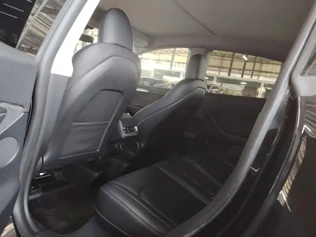 Tesla Model Y — Фото автомобиля 16