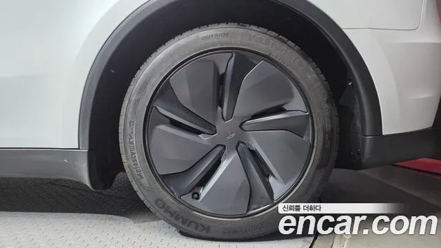 Tesla Model Y — Фото автомобиля 6
