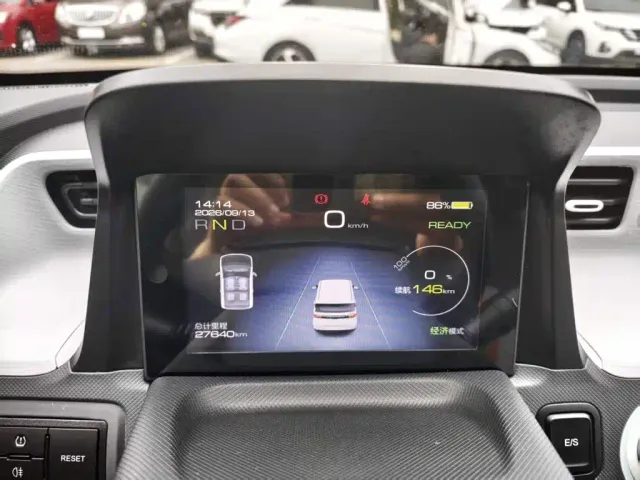 Wuling Hongguang Mini EV — Фото автомобиля 11