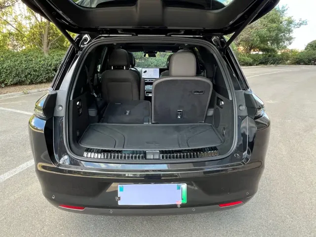 Li Auto L8 — Фото автомобиля 19