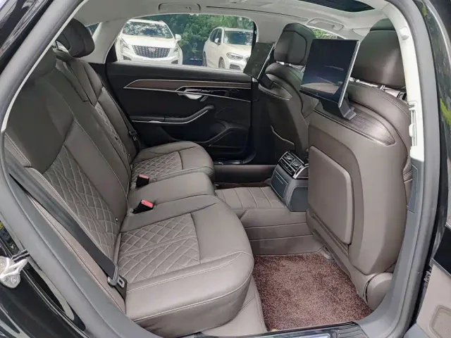 Audi A8 — Фото автомобиля 11