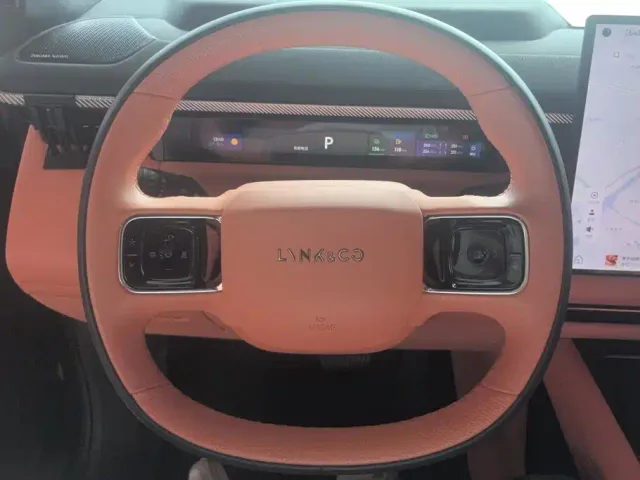 Lynk & Co 900 — Фото автомобиля 15