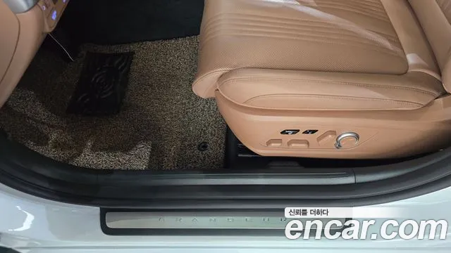 Hyundai Grandeur Grandeur (GN7) 2.5 Бензин 2WD — Фото автомобиля 23