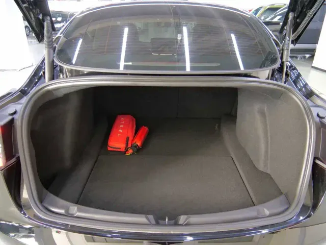 Tesla Model 3 — Фото автомобиля 10