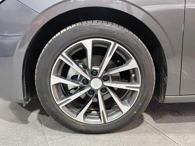Geely Emgrand — Фото автомобиля 15