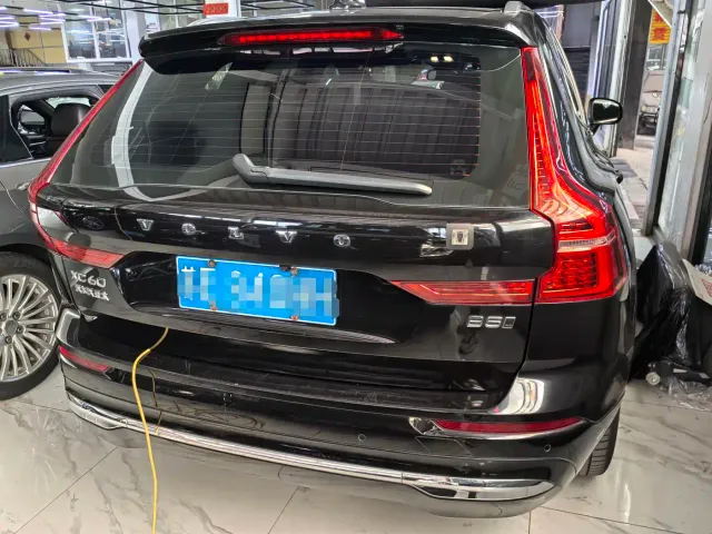 Volvo XC60 — Фото автомобиля 5