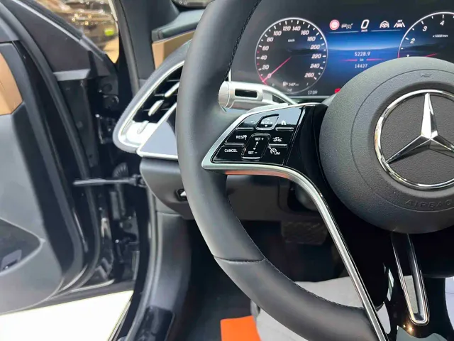 Mercedes-Benz E-Class — Фото автомобиля 16