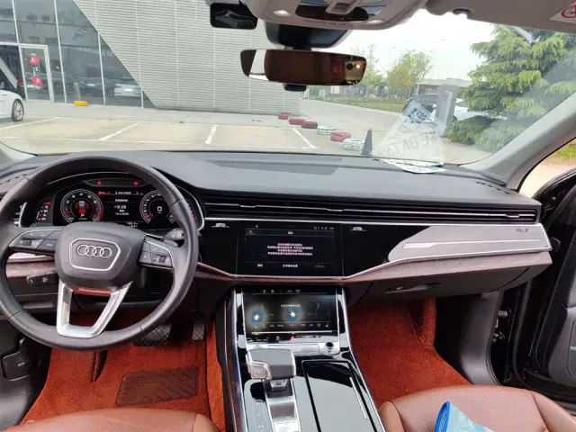 Audi Q7 — Фото автомобиля 8