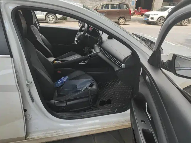 Hyundai Elantra — Фото автомобиля 8