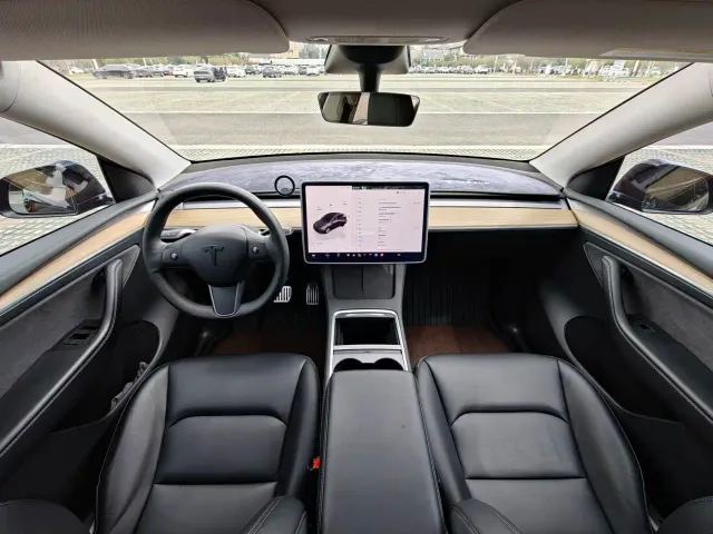 Tesla Model Y — Фото автомобиля 9