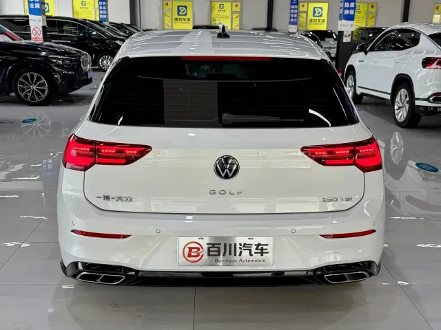 Volkswagen Golf — Фото автомобиля 10