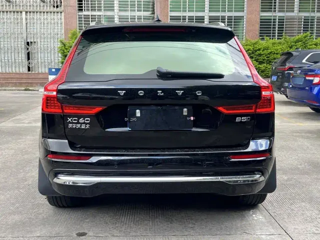 Volvo XC60 — Фото автомобиля 5