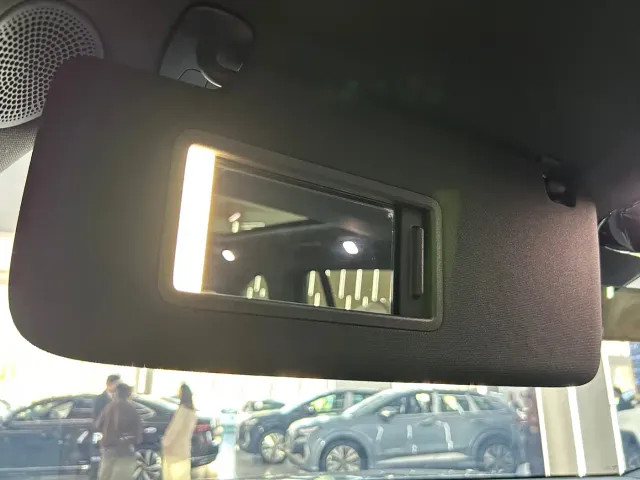 Li Auto L8 — Фото автомобиля 30