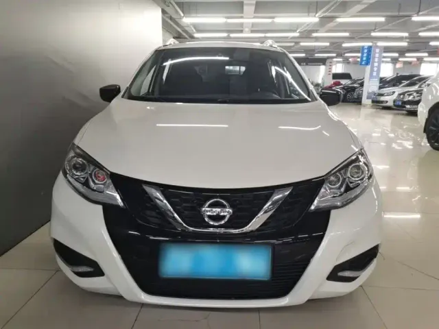 Nissan Tiida — Фото автомобиля 2