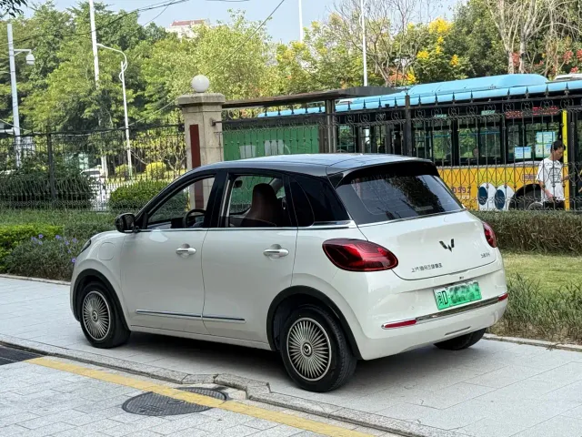 Wuling Bingo — Фото автомобиля 3