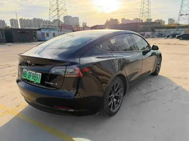 Tesla Model 3 — Фото автомобиля 8