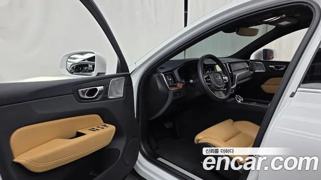 Вольво XC60 B5 Ultra Bright — Фото автомобиля 10