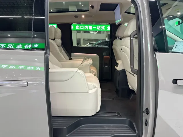 Li Auto MEGA — Фото автомобиля 20