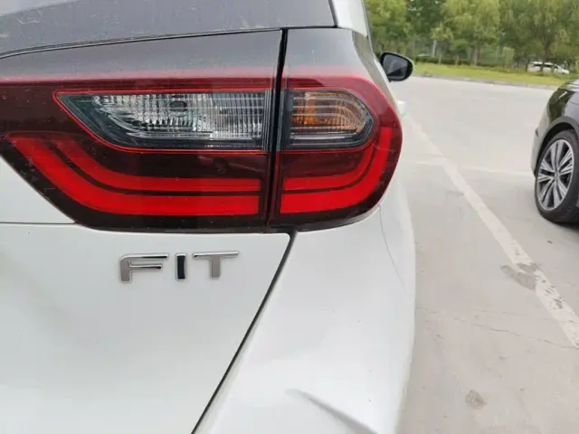 Honda Fit — Фото автомобиля 7