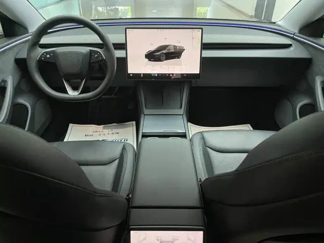 Tesla Model 3 — Фото автомобиля 12