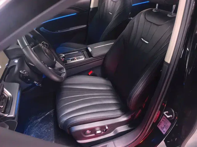 Hongqi H5 — Фото автомобиля 9