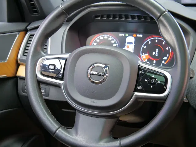 Volvo XC90 — Фото автомобиля 15