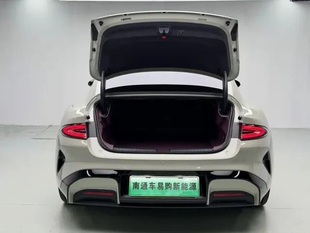 Xiaomi SU7 — Фото автомобиля 7
