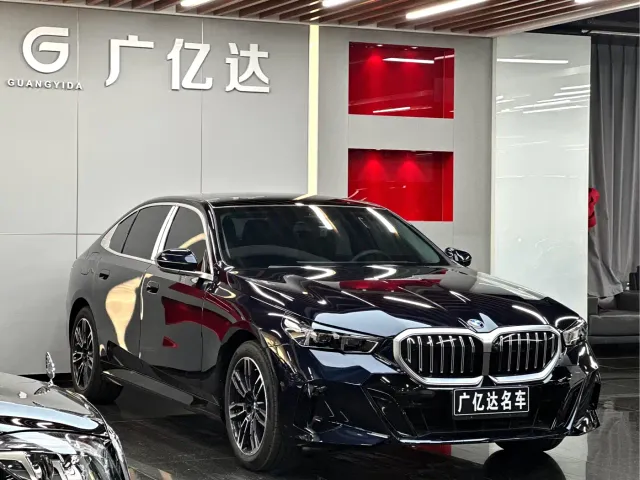 BMW 5 Series — Фото автомобиля 3