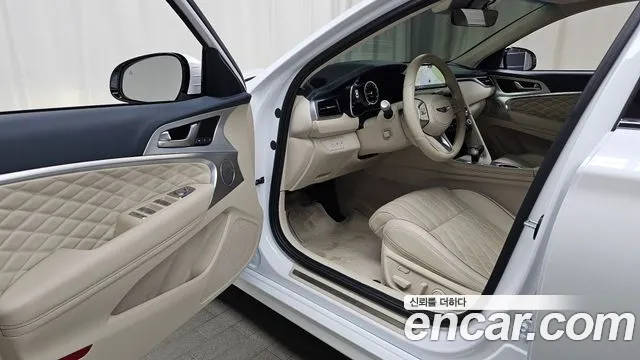 Genesis G70 New — Фото автомобиля 15