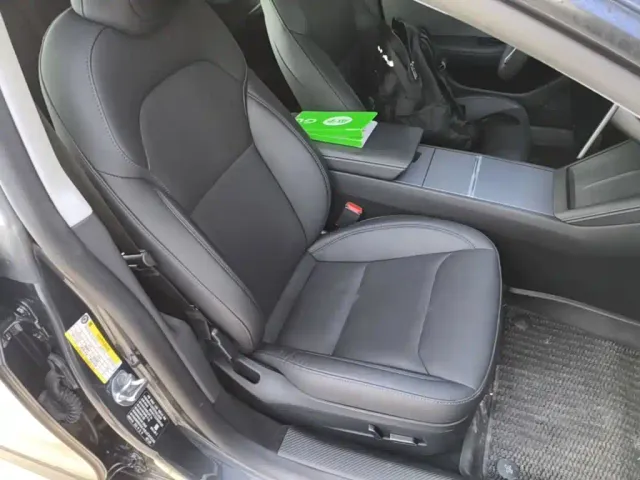 Tesla Model 3 — Фото автомобиля 24