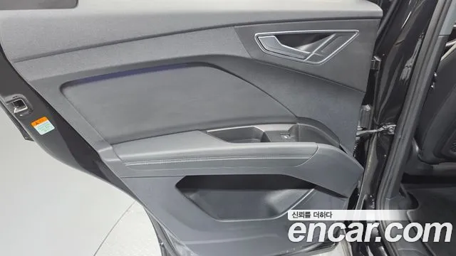 Audi Q4 e-tron — Фото автомобиля 25
