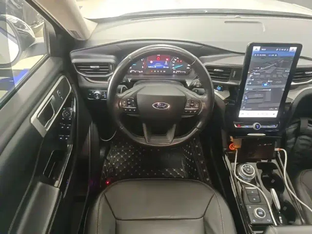 Ford Explorer — Фото автомобиля 10
