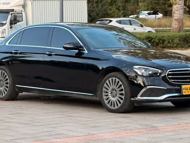 Mercedes-Benz E-Class — Фото автомобиля 3