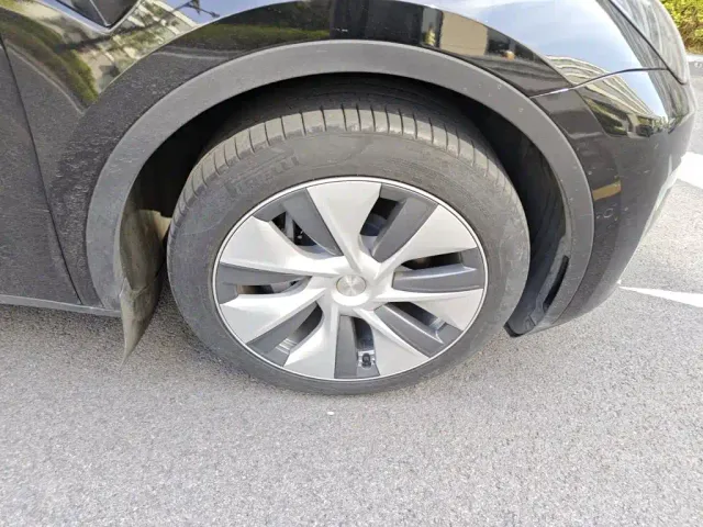 Tesla Model Y — Фото автомобиля 8