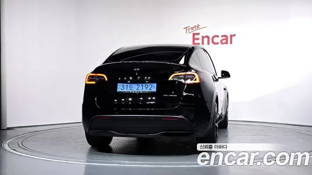 Tesla Model Y — Фото автомобиля 4