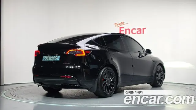 Tesla Model Y — Фото автомобиля 2