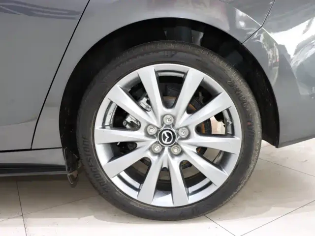 Mazda Axela — Фото автомобиля 16