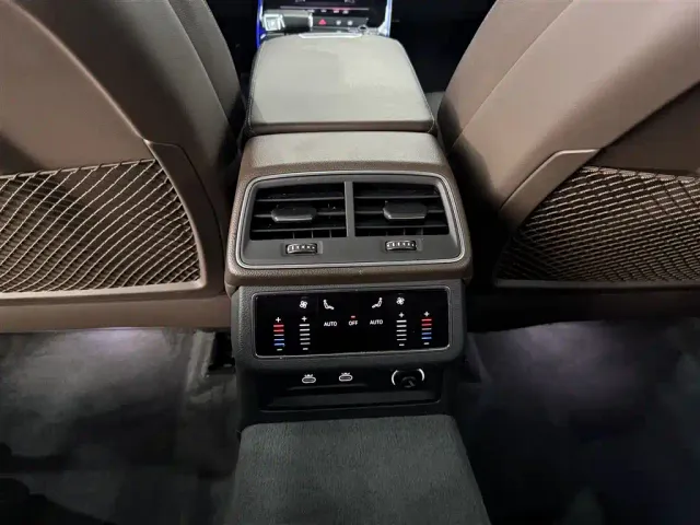 Audi A7L — Фото автомобиля 23