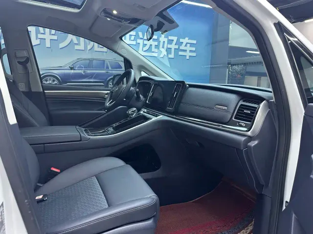 GAC Trumpchi M8 — Фото автомобиля 13