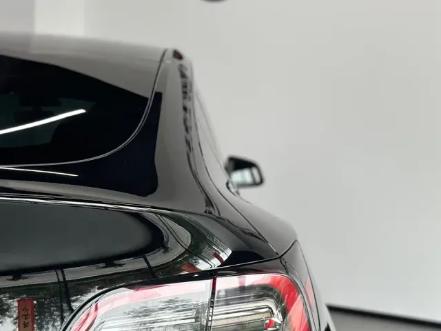 Tesla Model Y — Фото автомобиля 20