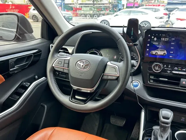 Toyota Highlander — Фото автомобиля 15