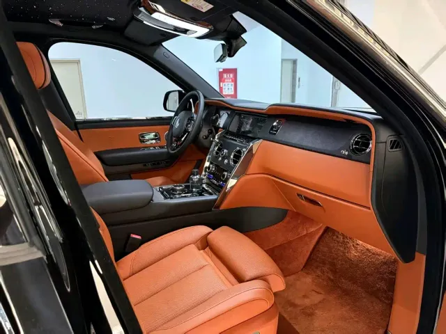 Rolls-Royce Cullinan — Фото автомобиля 3