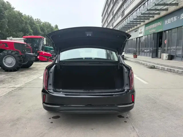 Hongqi E-QM5 — Фото автомобиля 26