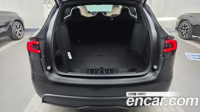 Tesla Model X — Фото автомобиля 26