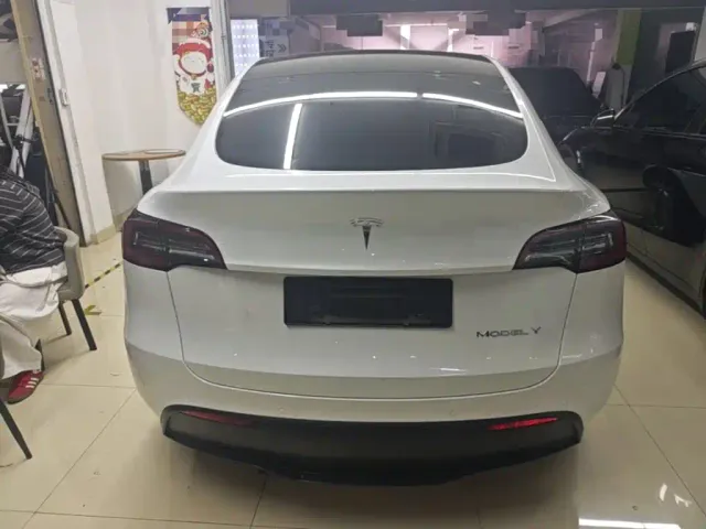 Tesla Model Y — Фото автомобиля 5